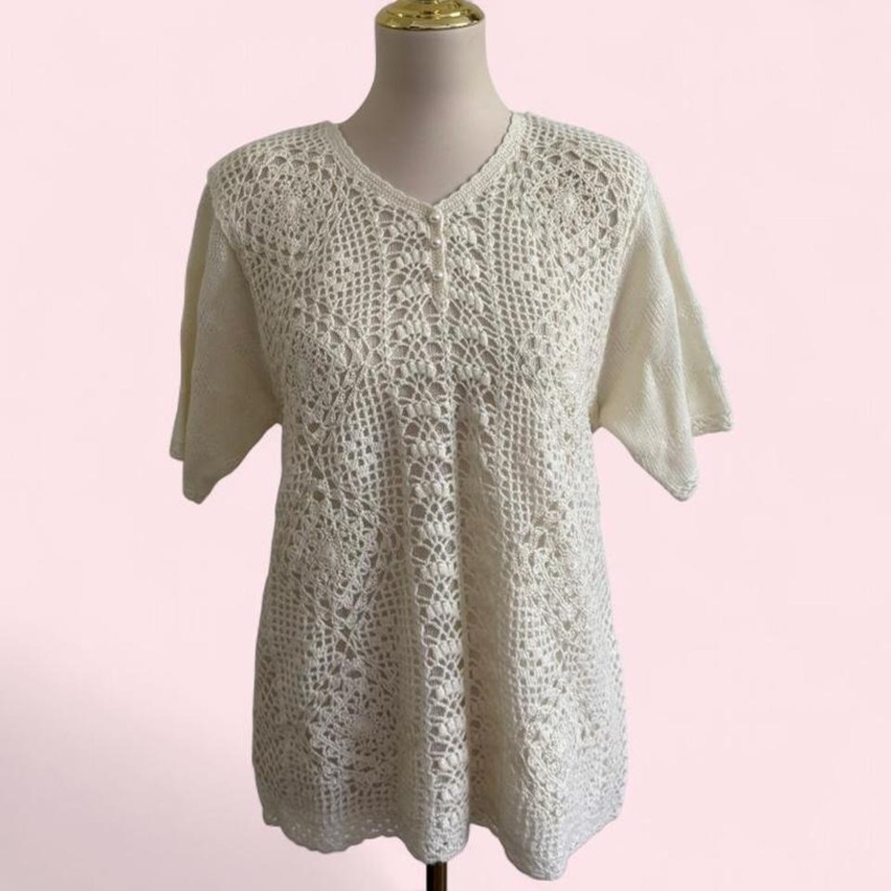 Vintage Jocelyn Smith White Crochet Knit Button Top —‎ Size L